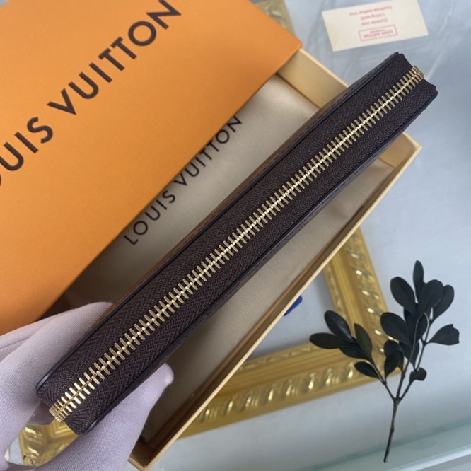 【 Louis Vuitton 】 ジッピー・ウォレット モノグラム